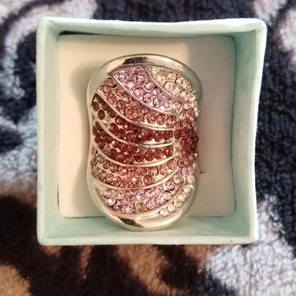 Ring - Picture 2 of 4